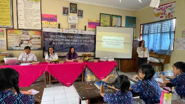 <center>Kegiatan Komunikasi, Informasi, dan Edukasi (KIE) dalam rangka memperingati Hari Rabies Sedunia 2023</center> video
