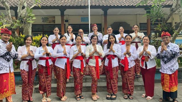 <center>Upacara Bendera Memperingati Hari Guru Nasional Tahun 2023</center> video
